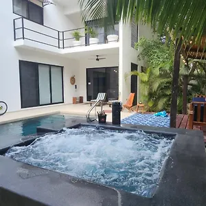 https://villa-azul-luxury-for-less.tulum-hotels.net